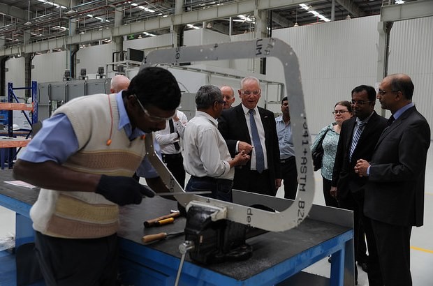 Lord Maude visits Mahindra Aerospace facility in Bengaluru, India 